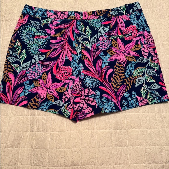 Lilly Pulitzer shorts. Size 14 NWOT. - Picture 6 of 6